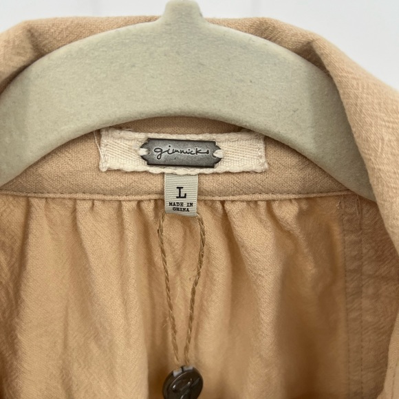 Gimmicks tan lace trim button front top - Picture 9 of 10